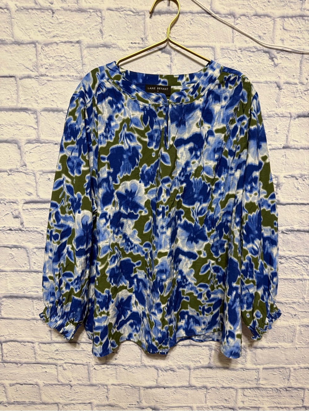 Lane Bryant floral split neck blouse size 20 blue abstract floral